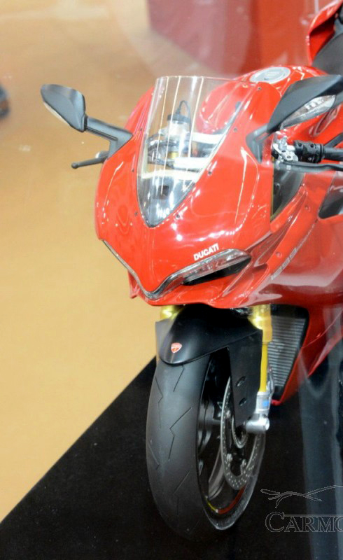 Pocher 1:4 Ducati Panigale 1299S - Front View