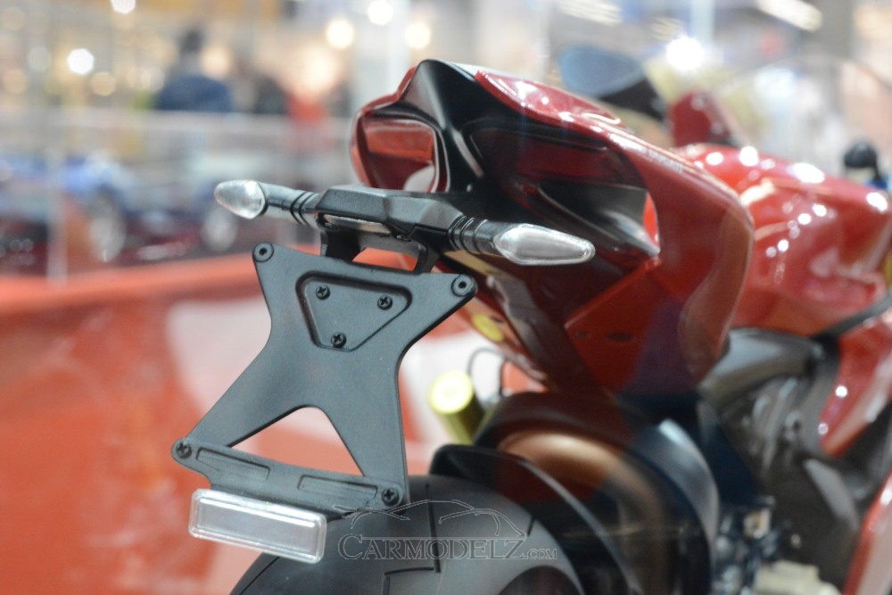 Pocher 1:4 Ducati Panigale 1299S - Rear View