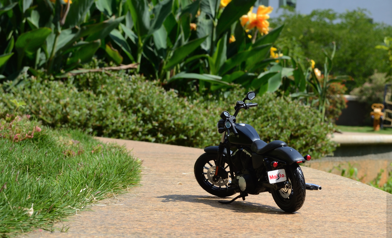 Maisto Harley Davidson Sportster Iron 883 2014 - Rear