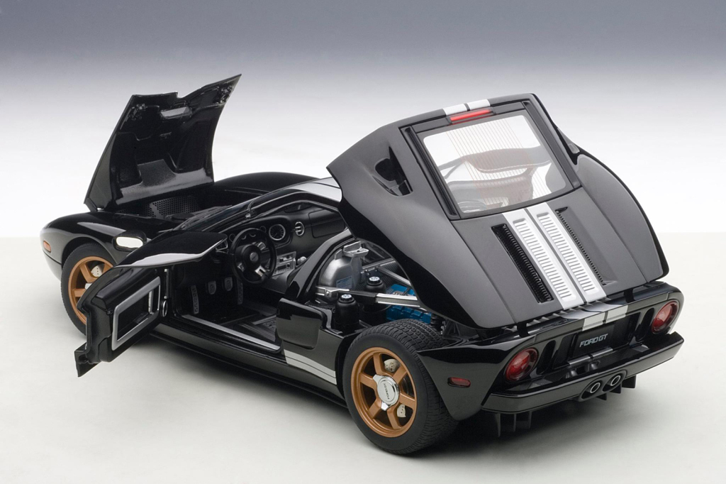 AUTOart 1:18 Ford GT 2004 - Engine