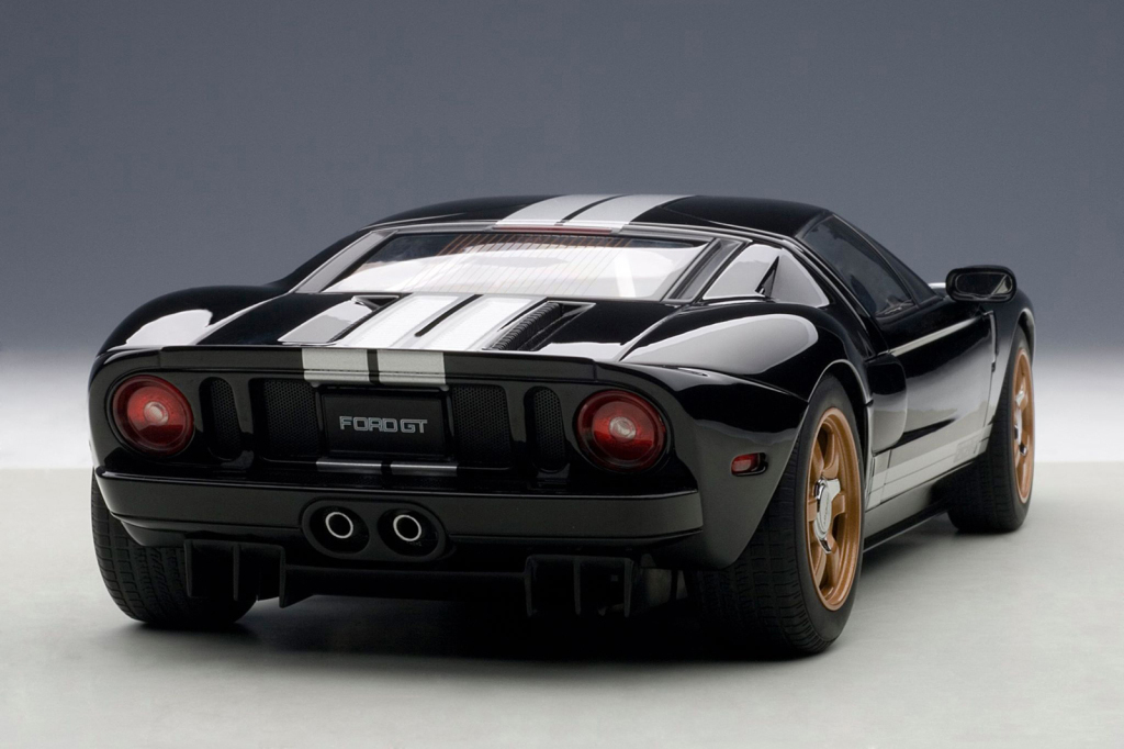 AUTOart 1:18 Ford GT 2004 - Rear