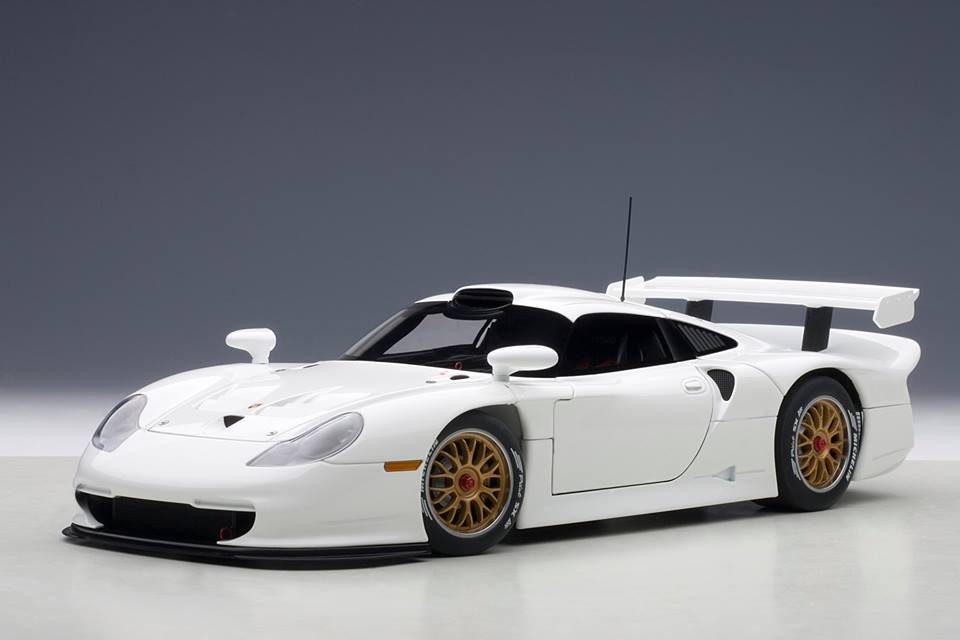 AUTOart 1:18 Porsche 911 GT1 1997 Plain Body Version White