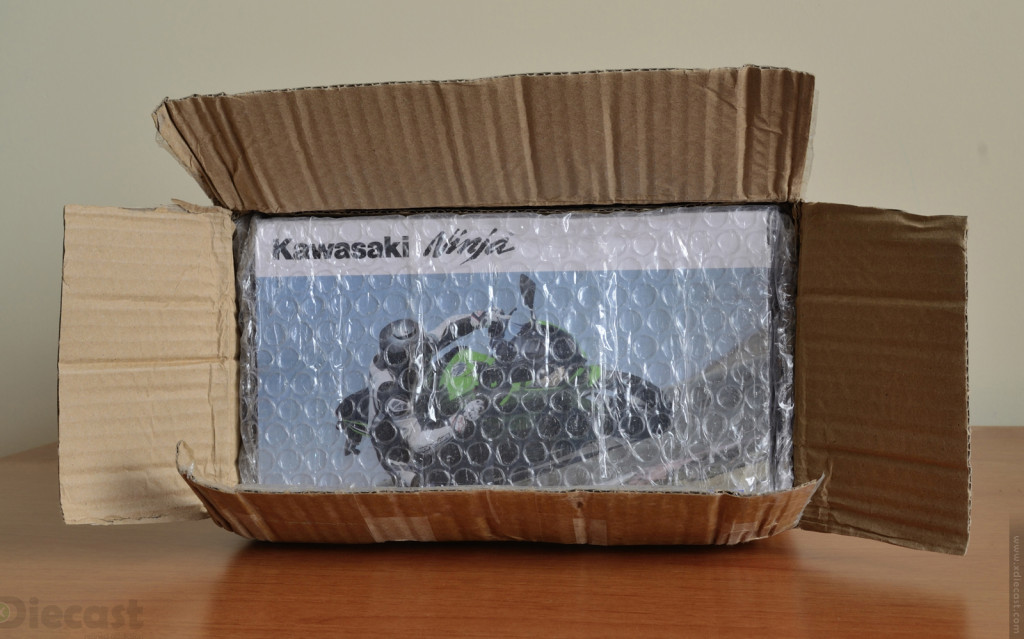 Automaxx 1:18 Kawasaki Ninja 250 China Post - Package