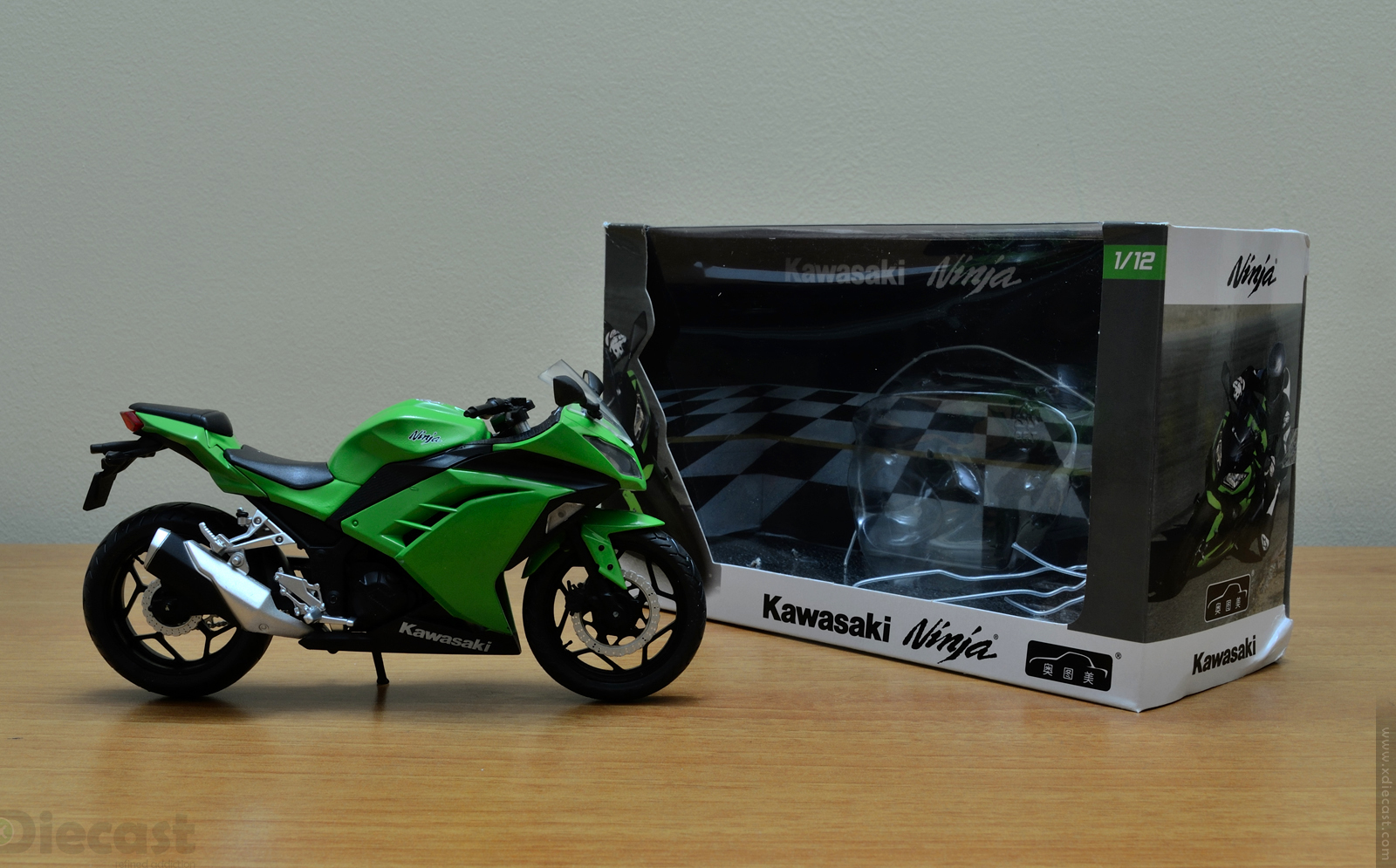 Details about   1/12 scale automaxx Kawasaki Ninja 250R SE 300 race Motorcycle diecast toy model 