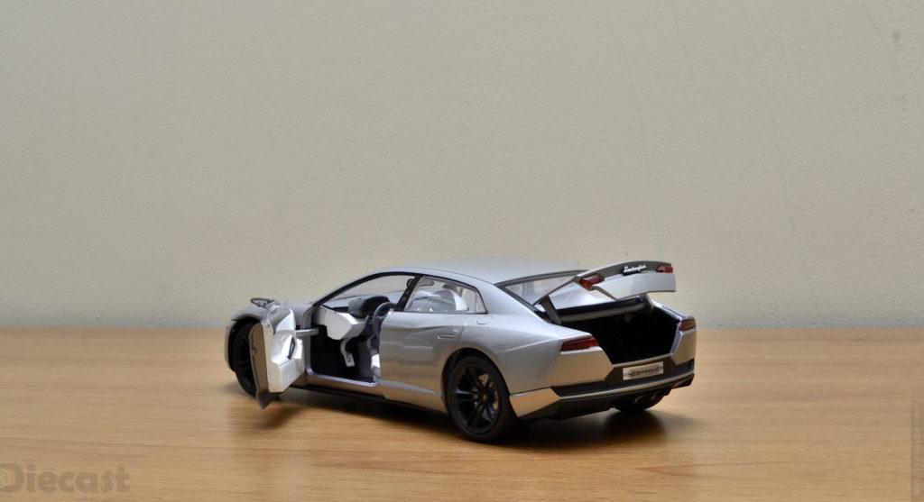 Motormax 1:18 Lamborghini Estoque - Doors and Trunk