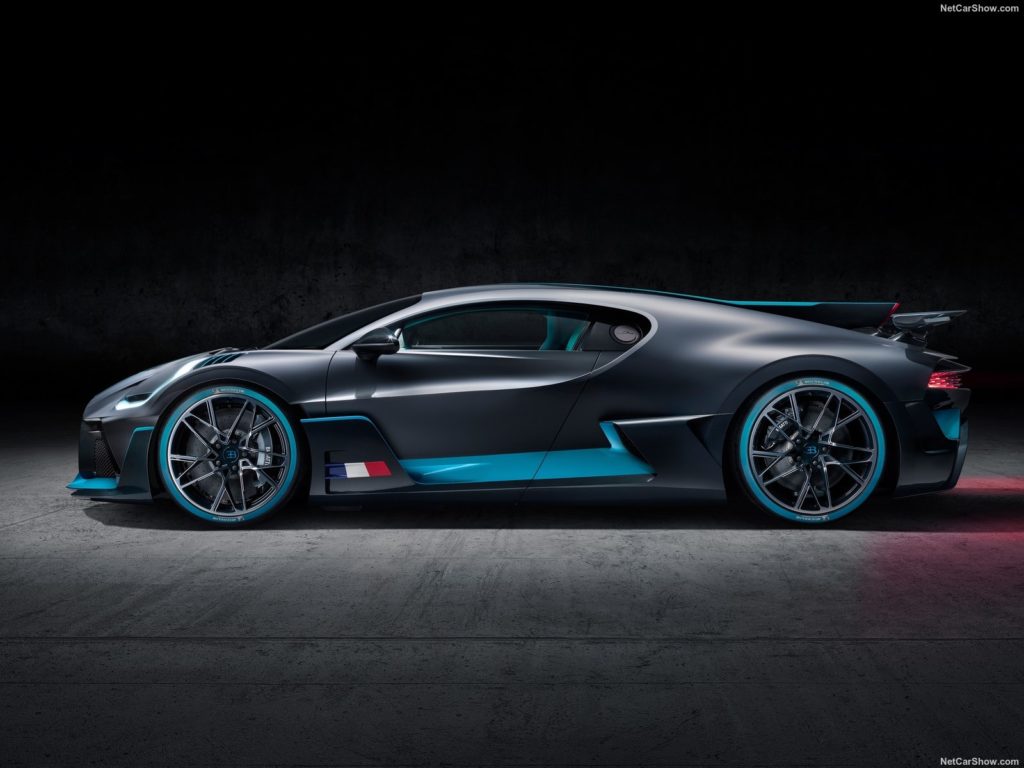 Bugatti Divo - Profile
