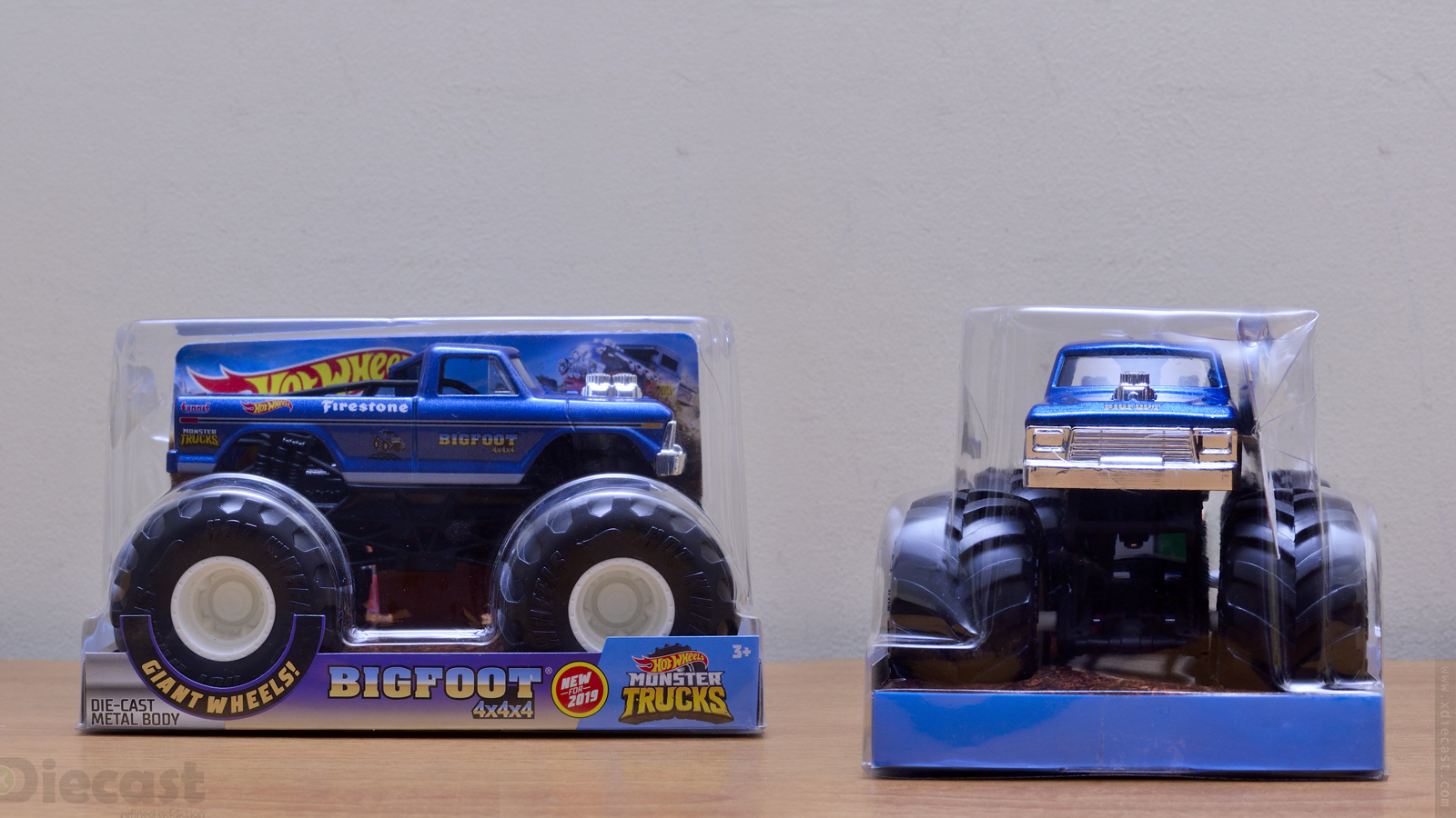 Hot Wheels Monster Trucks Oversized Bigfoot Vehicle in 1:24 Scale