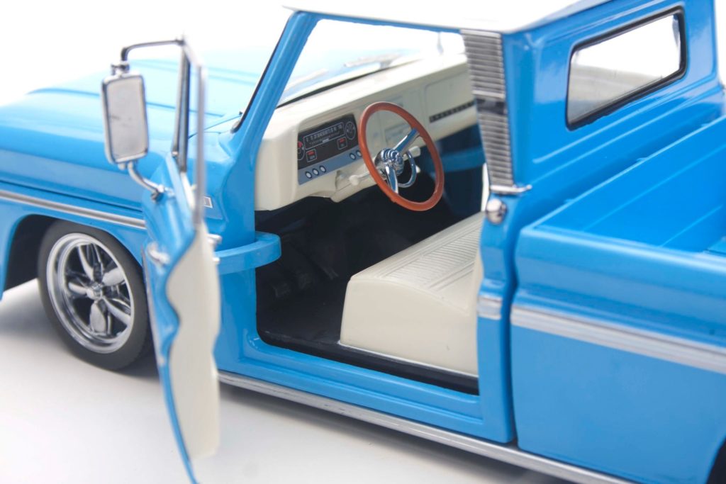 Sunstar 1965 Chevrolet C-10 Styleside Pickup Lowrider - Blue - Interior