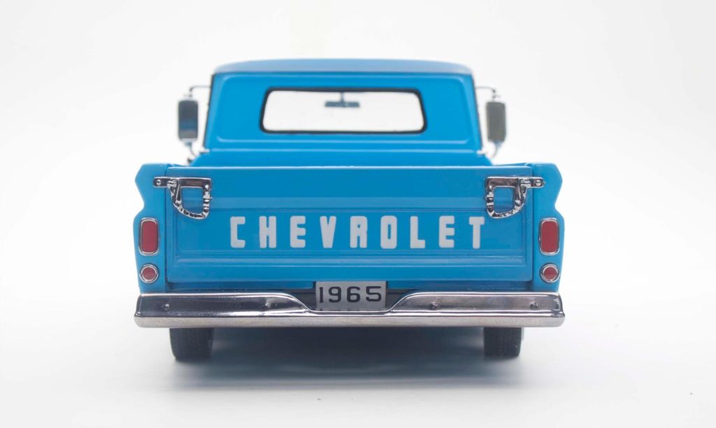 Sunstar 1965 Chevrolet C-10 Styleside Pickup Lowrider -Blue
