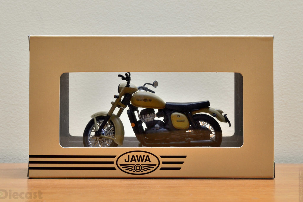 Maisto 1:18 Jawa The Brave and The Bold - Package