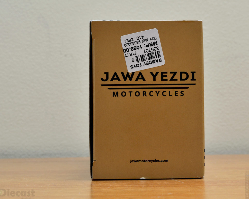 Maisto 1:18 Jawa The Brave and The Bold - Package