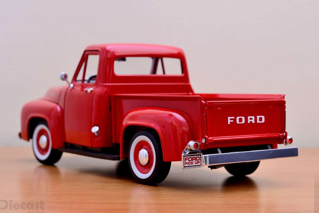 Road Signature Collectible - Ford F100 - Rear View