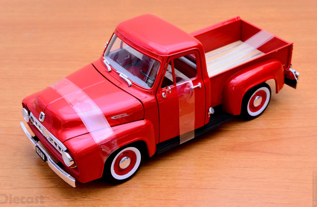 Road Signature Collectible - Ford F100 - Straps