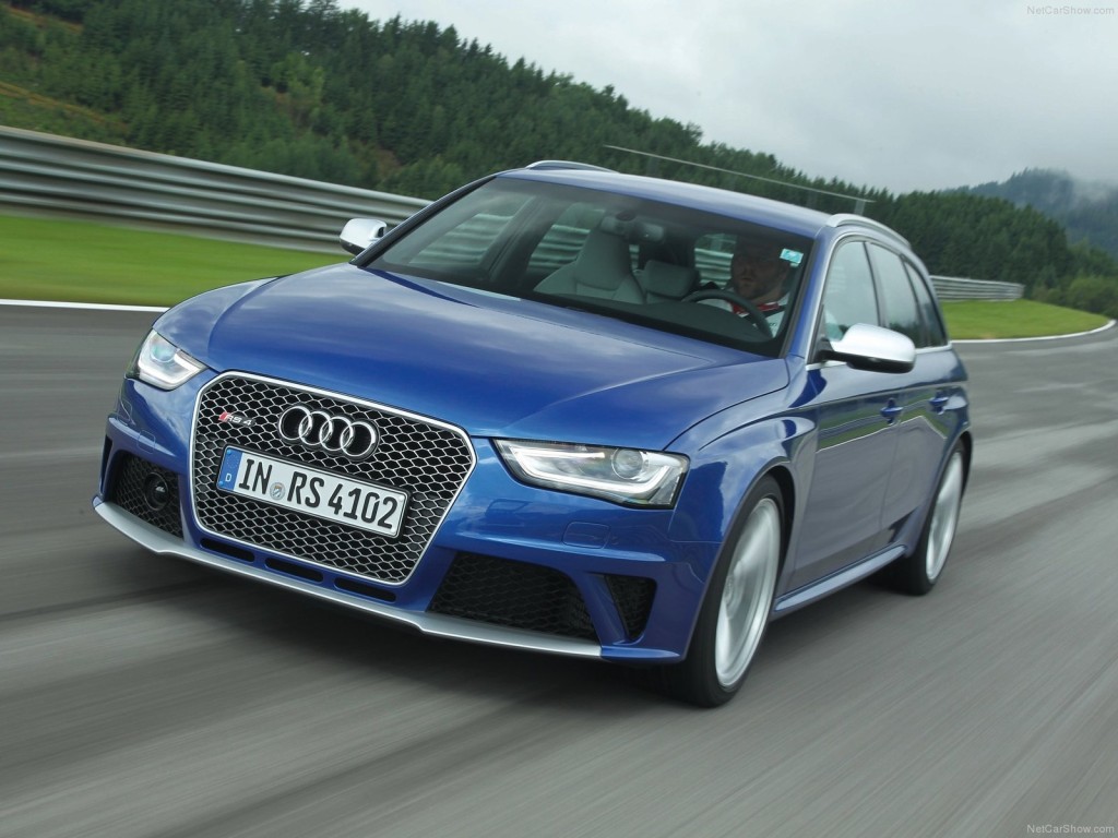 GT Sprit’s 18 scale resin Audi RS4 Avant 2012 around the corner