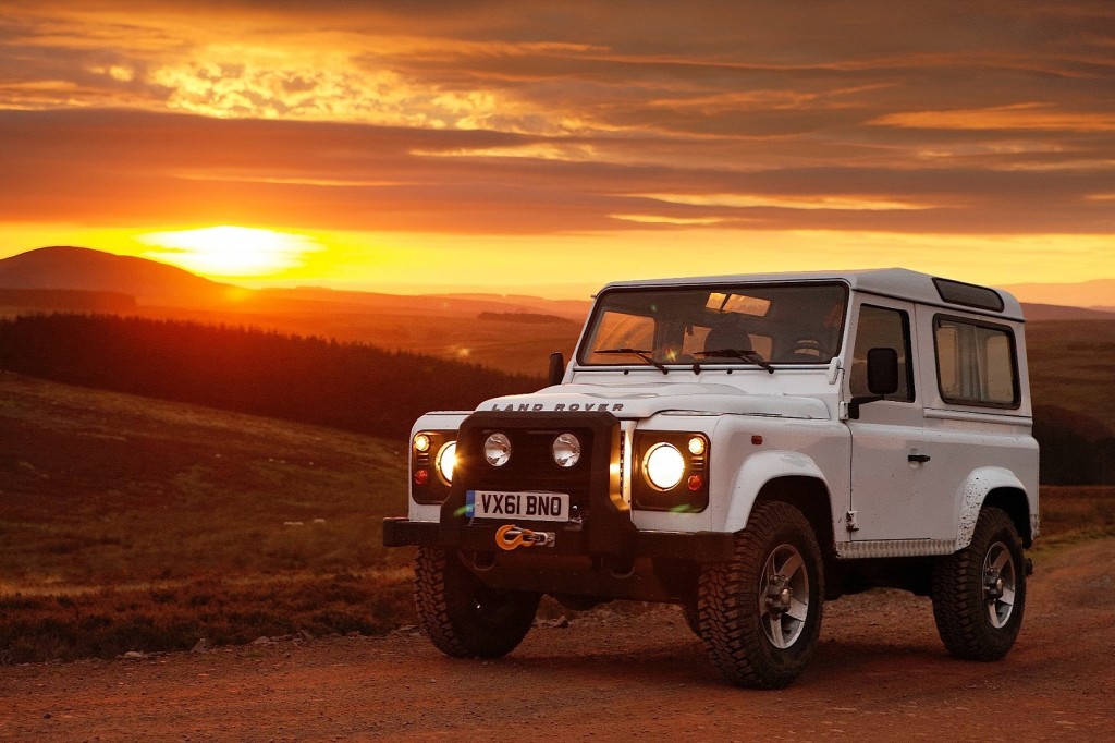 Kyosho Announces Land Rover Defender 90 in 1:18 Scale