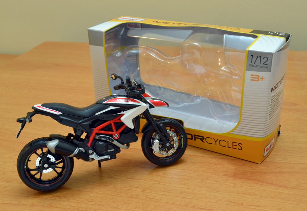Maisto made 1:12 Ducati Hypermotord SP 2013 enters xDiecast Garage