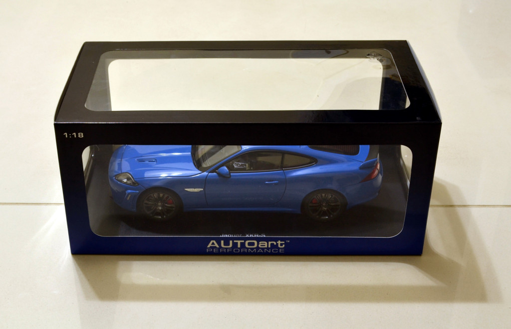 AUTOart 1:18 Jaguar XKR-S – Unboxed