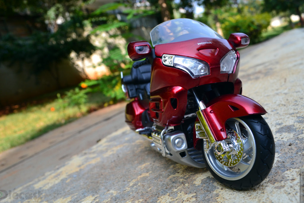 NewRay Honda Gold Wing 2010 – Diecast Motorcycle Review