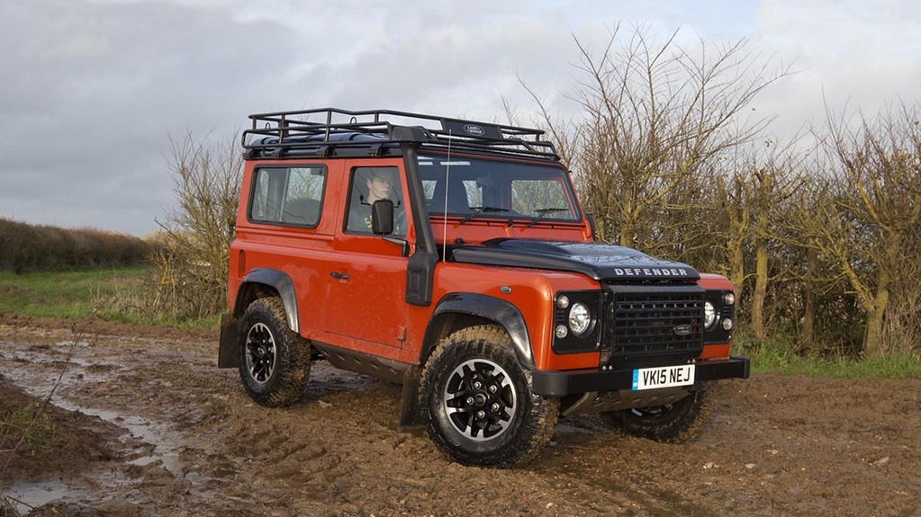 Kyosho unveils Land Rover Defender 90 Adventure Edition in 1:18 Scale
