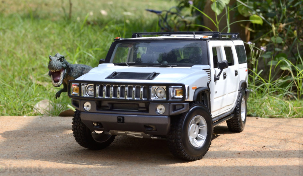 Hummer H2 vs Velociraptor – Photosession