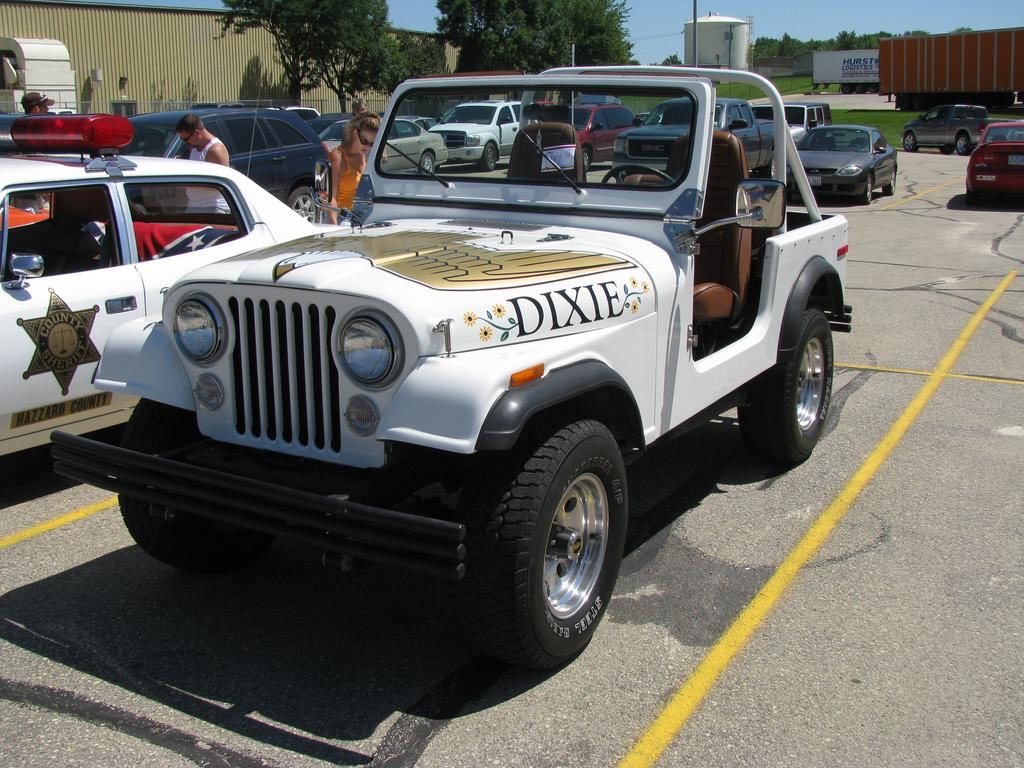 1:18 Scale 1979 Jeep CJ-7 Golden Eagle Dixie by Greenlight Collectibles Launched